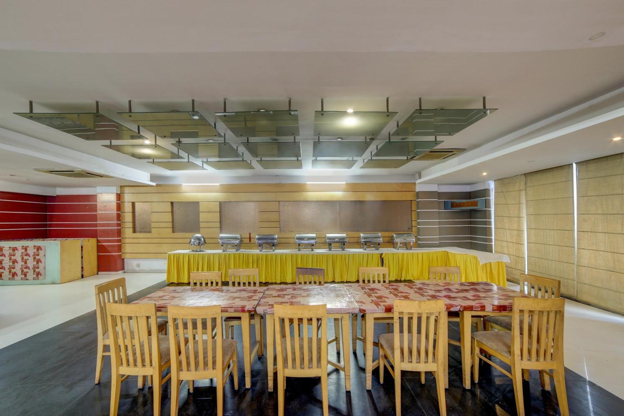 Collection O Cambay Sapphire Hotel Sarkhej Exterior photo